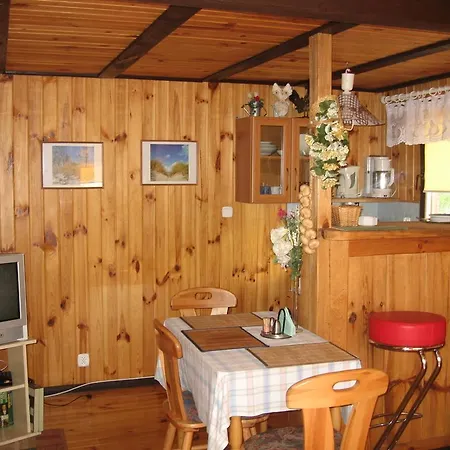 Dom Nad Jeziorem Apartment